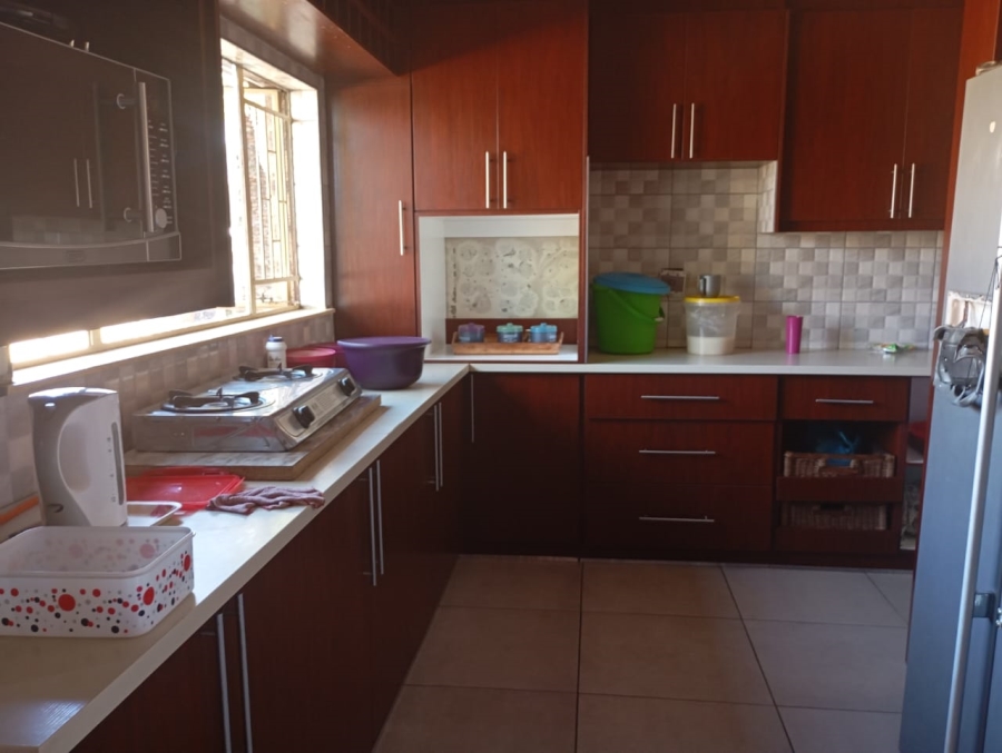 6 Bedroom Property for Sale in Lourierpark Free State